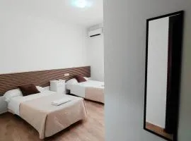 Hostal Alcarayón Pilas