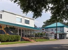 Scott's Inn & Suites