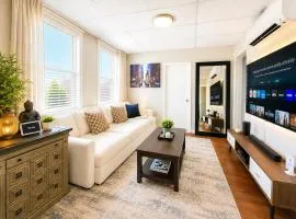 Modern 3 Bedroom Apartment, Sleeps 11, 20 min to Times Square