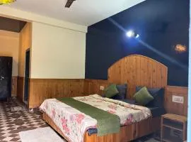 Snowmoon Cafe and Resort