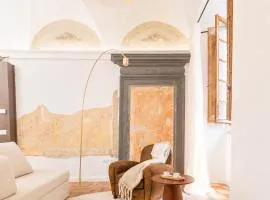 Etruscan Dream Jacuzzi Apartment in the Heart of Perugia