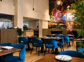 Rotterdam Teleport Hotel