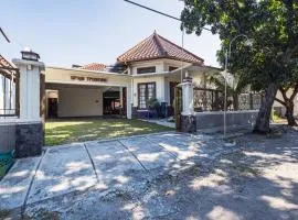 Griya Truntum Sharia Guesthouse