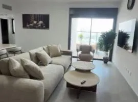 Luxury High-Floor Apt | New Tower | Steps to Mall
