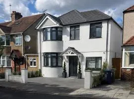Private Ensuite Double Room, Parking, Near Wembley