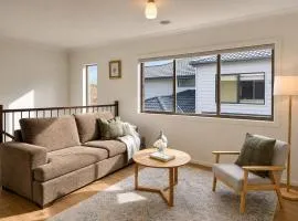 4BR Point Cook Home Sleeps 8 Free Parking