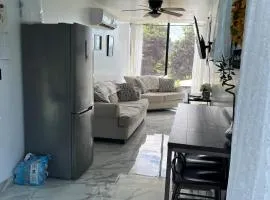 Ocean, mountain Views mins to beach 1st fl