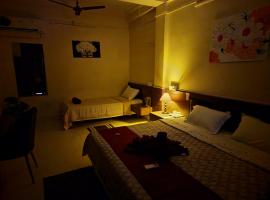 Shādipur में, होटल Hotel Roy's