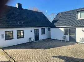 Fully equipped house for short and long term stays