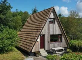1 Bedroom Cabin with Mountain & Loch Views - Quiet Location between Glencoe & Ben Nevis