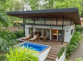 Casa Kanani AC & Garden 10 Min Walk to Playa Negra