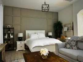 Beautiful Private Casita/Guesthouse w/ Kitchen, Access to Pool/Spa