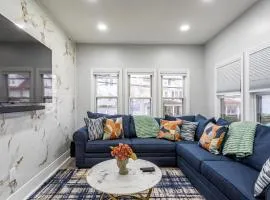 Modern Escape 3BR Apt with Parking