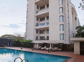 Oakwood Residence Naylor Road Pune, hotel near Ruby Hall Clinic, Pune