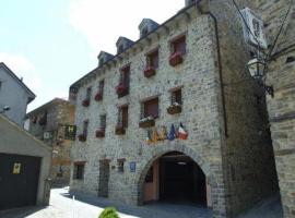 Villa Russell Hotel&Apartments, hotel a Torla