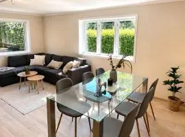 Central 2-Bedroom Apartment with Free Parking