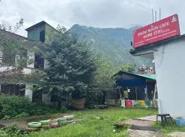 Snowmoon Cafe and Resort