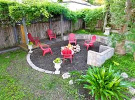 < 1 Mi to Dtwn! 2-Unit Conroe Home, Private Yard