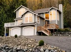 Mountain View Estate Forest Hot Tub Full Arcade