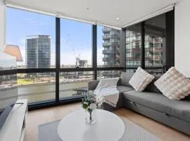 98N River View 2BR With Parking 1 Min Walk To Tram