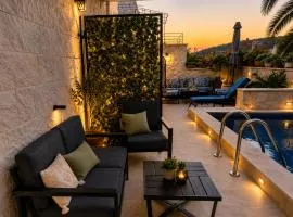 Villa Capitis in the Centre - Deluxe Apartment with Swimming Pool