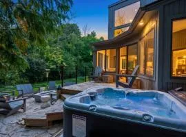 Wooded Wonder- Cozy Retreat, Hot Tub, Fire Pit, Game Room & Dogs!