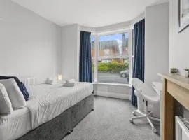 5-Bed Family & Group Stay Near Cricket Ground