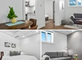 Mountain Loft Retreat, central and modern 1-Bed, steps from Downtown