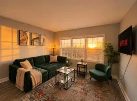 Cozy 1BR Retreat with Free Parking Near Downtown Birmingham and UAB