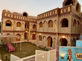 Nefertari Hotel، فندق في Al Aqālitah