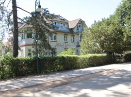 Pension auf der Düne, hotel near Villa Irmgard Museum, Heringsdorf