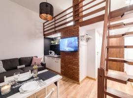 2 Nights Apartments - great location, right next to Main Rail and Bus Station, 10 min to Main Square by foot, hotel in Krakow