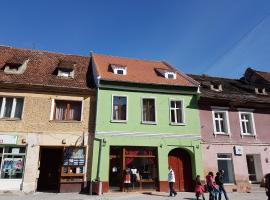 Chic Studio Brasov, hotel cerca de Universidad Transilvania de Brașov, Brasov