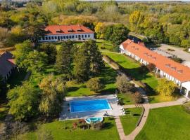Sarlóspuszta Club Hotel, viešbutis mieste Tatárszentgyörgy