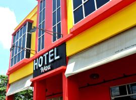 Wau Hotel & Cafe, hotel dengan parkir di Jerantut