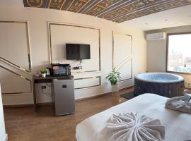Aura Grand pyramids view inn、Gizaのホテル
