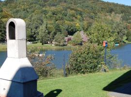 Traumhaus am See, hotelli kohteessa Rieden