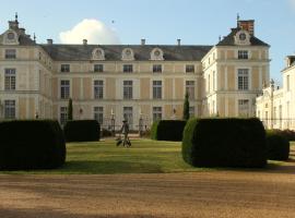 Maulévrier에 위치한 호텔 Chateau Colbert