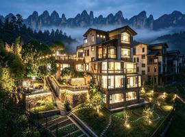 Zhangjiajie Cloudscape Villa - New Hotel, Free Private Car Rides to South & East Gates of Zhangjiajie National Forest Park,Free Private Car Rides to & from Airport,Chinese-Western Breakfast, Coffee, Tea & Fruit, Free Laundry & Dryer, Ticket Guidan, hotel sa Zhangjiajie