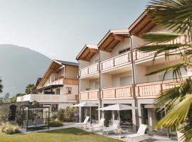 Hotel Tiefenbrunn Gardensuites & Breakfast, spa hotel in Lana