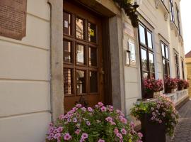 Hotel Paradies, hotel in Teplice