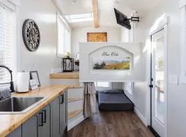 Zion Adventure Tiny Home, Cozy Fireplace & Deck