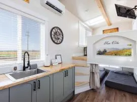 Zion Adventure Tiny Home, Cozy Fireplace & Deck