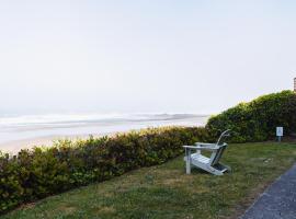 West Beach Suites, hotel in Lincoln City