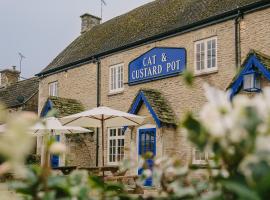 Cat and Custard Pot Inn, hotel cerca de Arboreto de Westonbirt, Shipton Moyne