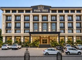 Hotel Park Tree Near IGI Airport Delhi,新德里的飯店