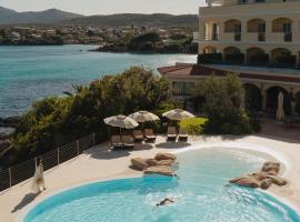 Gabbiano Azzurro Hotel & Suites: Golfo Aranci şehrinde bir otel
