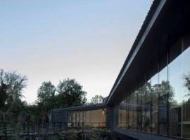 Hotel & Cava Estancia Rilán, готель у місті Кастро