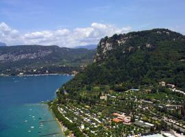 La Rocca Camping Village, hotell i Bardolino