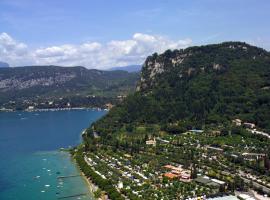 La Rocca Camping Village, campsite in Bardolino